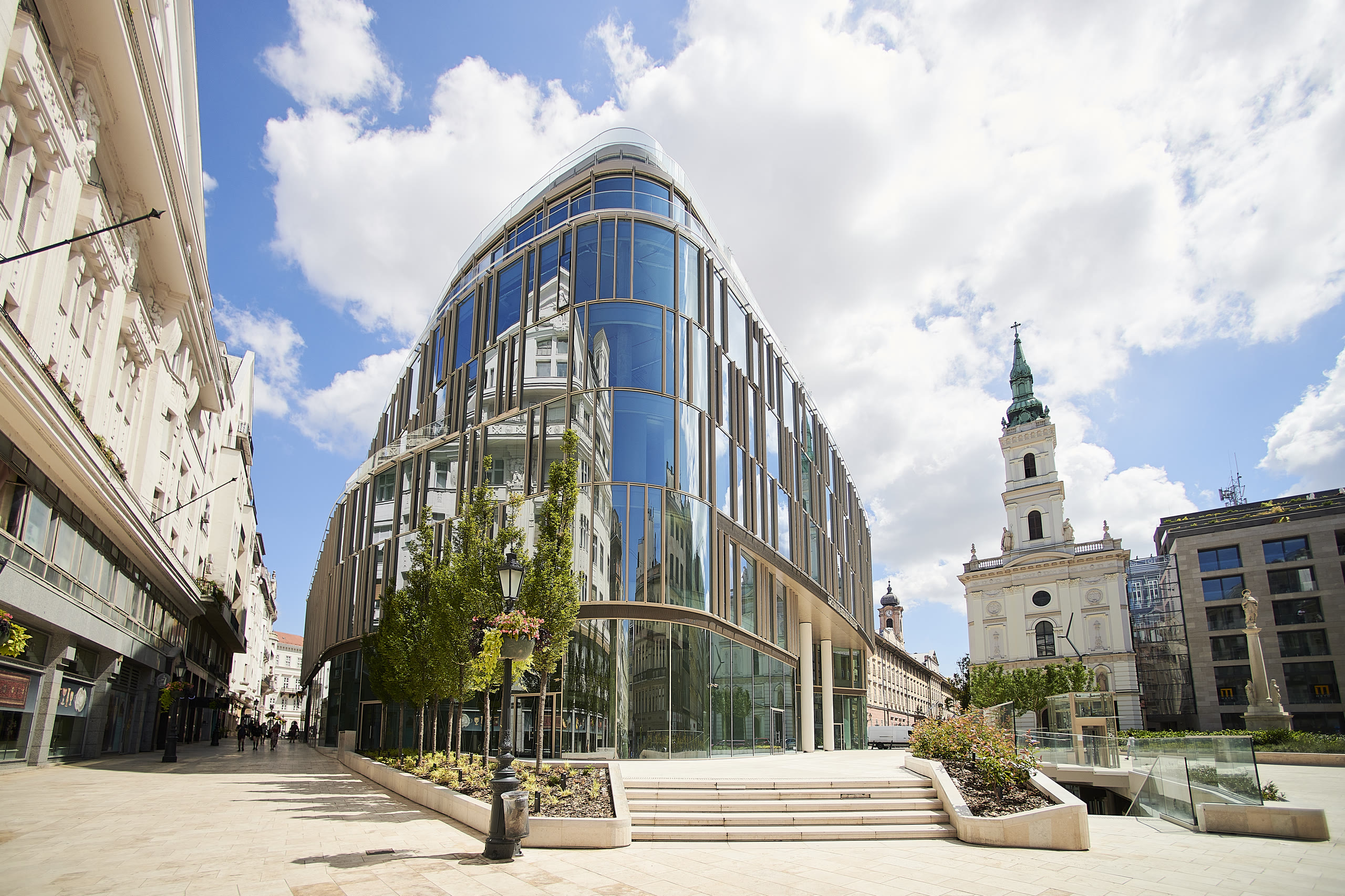 Szervita Square Building